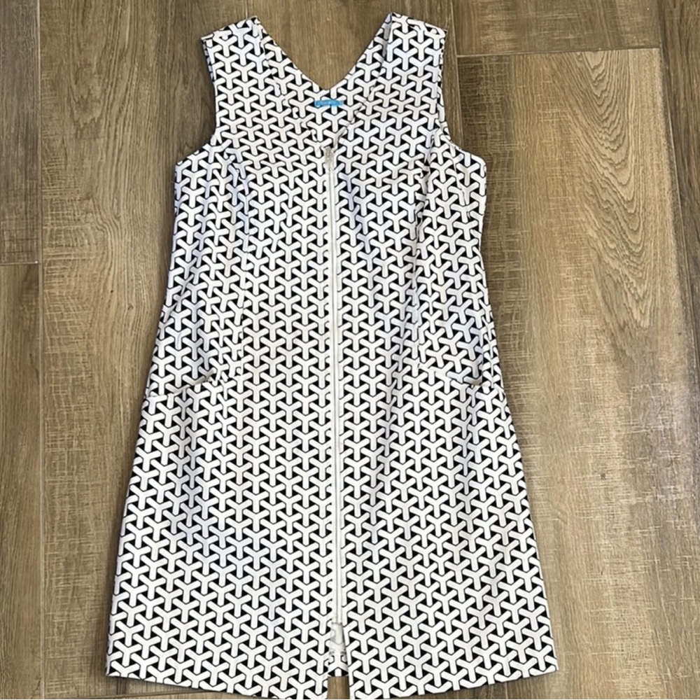 J. McLaughlin Black and White Geometric Sleeveless Shift Dress